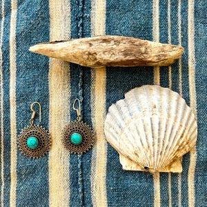 Silver earrings with turquoise stone